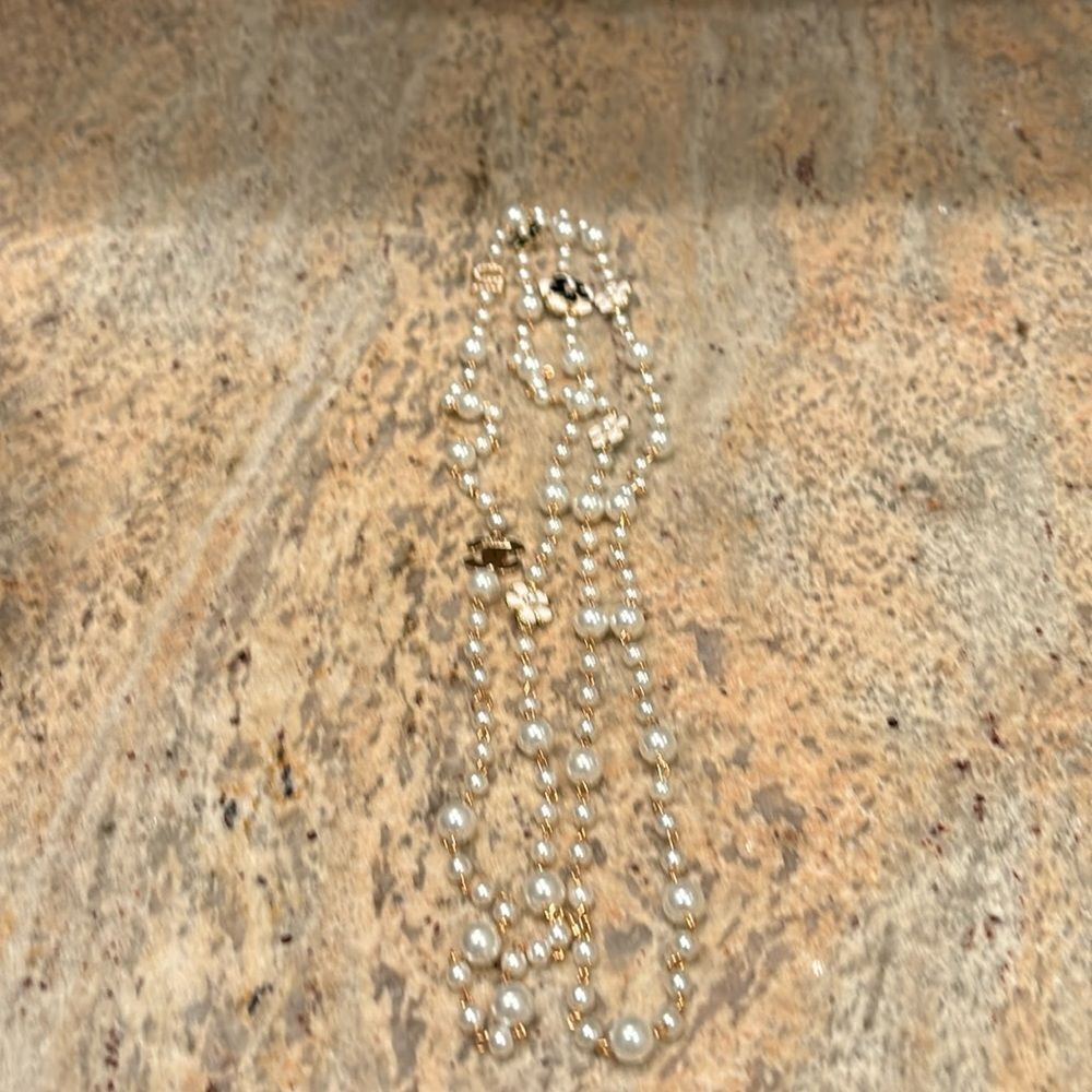 NWT Costume necklace with inspired pendants on the necklace - Picture 1 of 6